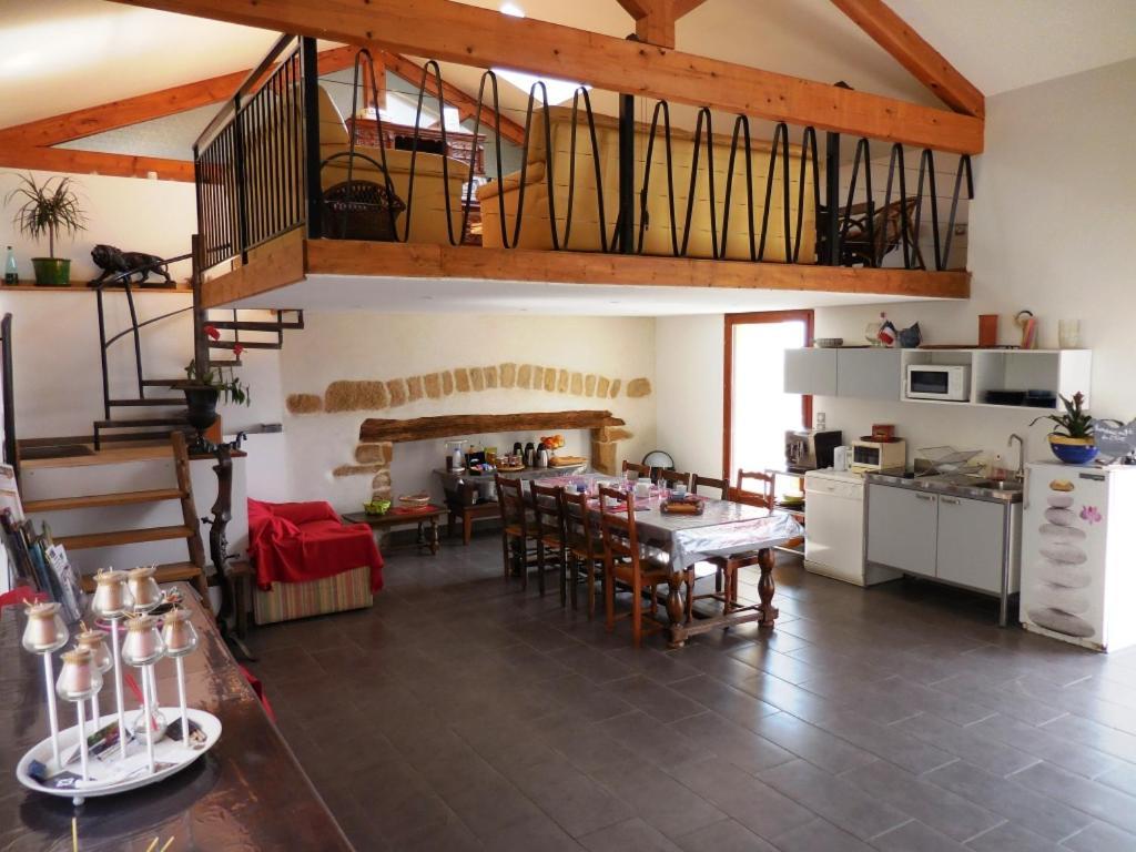 Maison d'Hôtes des 2 Chênes Bessenay Exterior foto