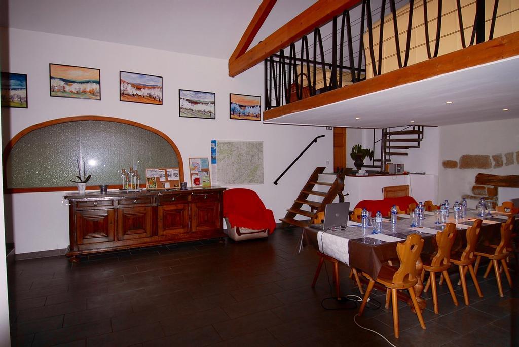 Maison d'Hôtes des 2 Chênes Bessenay Exterior foto